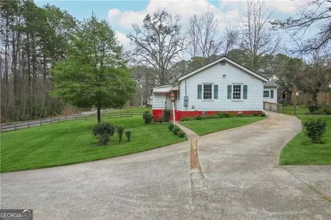 1105 Lakeshore Dr, Jonesboro, GA 30236