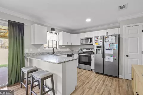 Kitchen - 4314 Old Hoboken Rd, Blackshear, GA 31516 photo 1 of 2