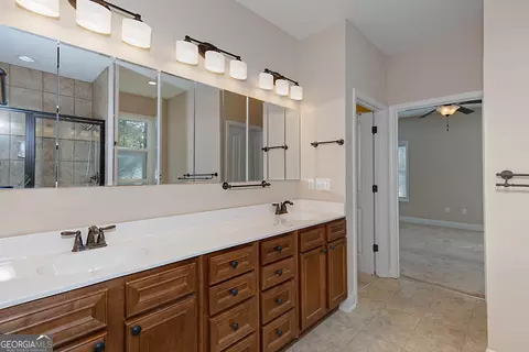 Bath - 793 Celebration Blvd, Lagrange, GA 30241 photo 1 of 4