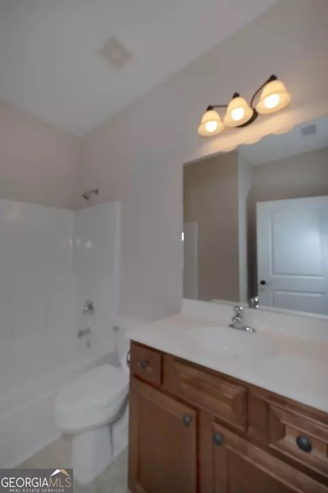 Bath - 793 Celebration Blvd, Lagrange, GA 30241 photo 2 of 4