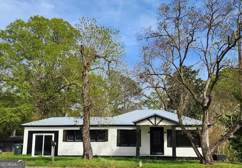 360 N Lewis St, Metter, GA 30439