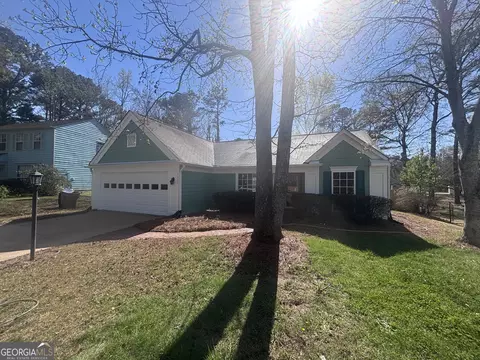 1329 Birdsong Ln, Hampton, GA 30228
