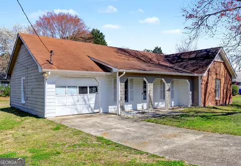 608 S Jeff Davis Dr, Fayetteville, GA 30215