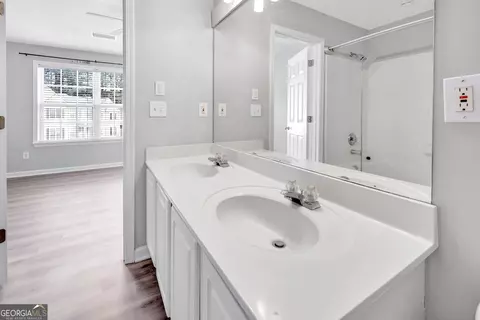 Bath - 4147 Howell Park Rd, Duluth, GA 30096 photo 4 of 5