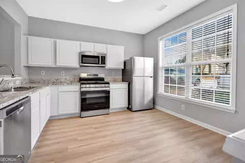 Kitchen - 4147 Howell Park Rd, Duluth, GA 30096 photo 2 of 6