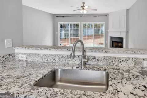 Kitchen - 4147 Howell Park Rd, Duluth, GA 30096 photo 5 of 6