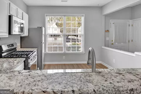 Kitchen - 4147 Howell Park Rd, Duluth, GA 30096 photo 6 of 6