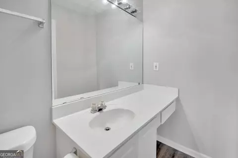 Bath - 4147 Howell Park Rd, Duluth, GA 30096 photo 2 of 5