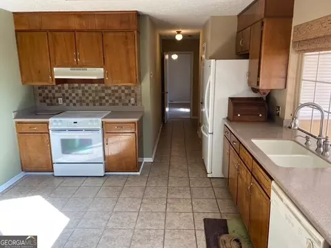 528 Ansley Ave, Perry, GA 31069 photo 4