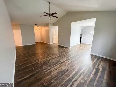 Living - 42 Edgefield Dr, Commerce, GA 30529 photo 4 of 4