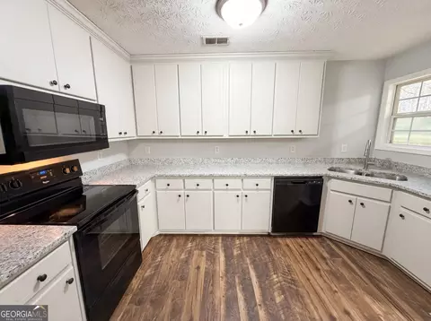 Kitchen - 42 Edgefield Dr, Commerce, GA 30529 photo 1 of 5