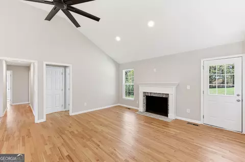 Living - 108 Springview Dr, Gainesville, GA 30501 photo 2 of 4