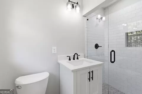 Bath - 108 Springview Dr, Gainesville, GA 30501 photo 3 of 3