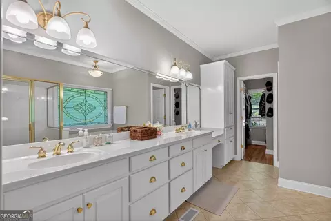 Bath - 205 River Oaks Dr, Lagrange, GA 30240 photo 5 of 10