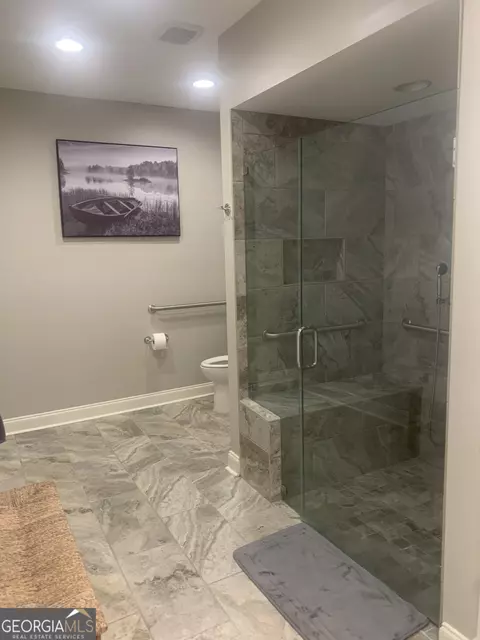 Bath - 205 River Oaks Dr, Lagrange, GA 30240 photo 3 of 10