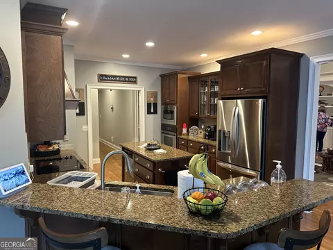Kitchen - 205 River Oaks Dr, Lagrange, GA 30240 photo 2 of 7