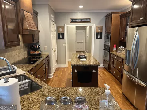 Kitchen - 205 River Oaks Dr, Lagrange, GA 30240 photo 4 of 7