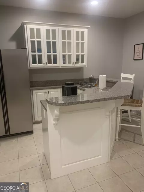 Kitchen - 205 River Oaks Dr, Lagrange, GA 30240 photo 5 of 7