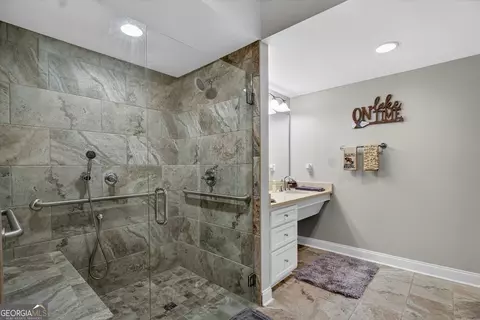 Bath - 205 River Oaks Dr, Lagrange, GA 30240 photo 10 of 10