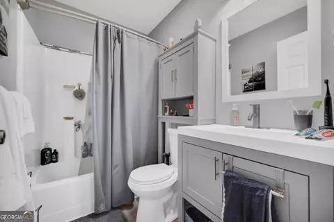 Bath - 369 Kay Dr, Winder, GA 30680 photo 2 of 2