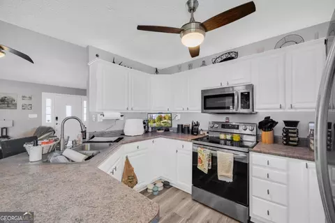 Kitchen - 369 Kay Dr, Winder, GA 30680 photo 2 of 3
