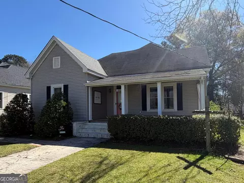 151 S Tusten St, Elberton, GA 30635