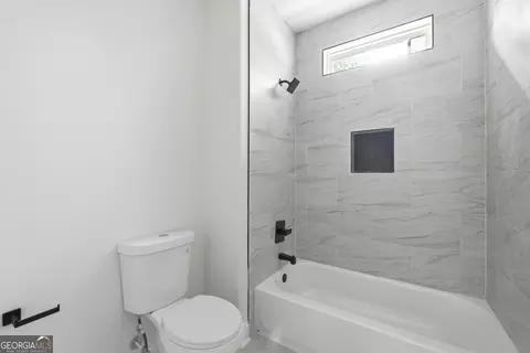 Bath - 1534 Red Cedar Rd, Commerce, GA 30530 photo 8 of 10