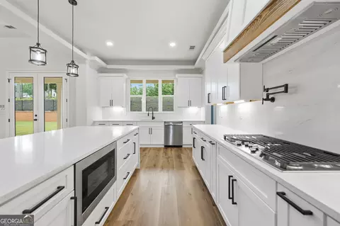 Kitchen - 1534 Red Cedar Rd, Commerce, GA 30530 photo 4 of 5