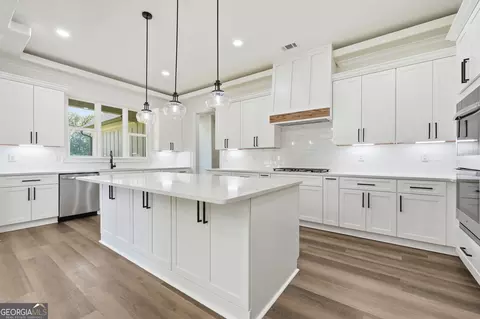 Kitchen - 1254 Mulberry, Commerce, GA 30530 photo 2 of 3