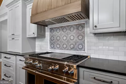 Kitchen - 175 Thornton Rd, Franklin, GA 30217 photo 4 of 9