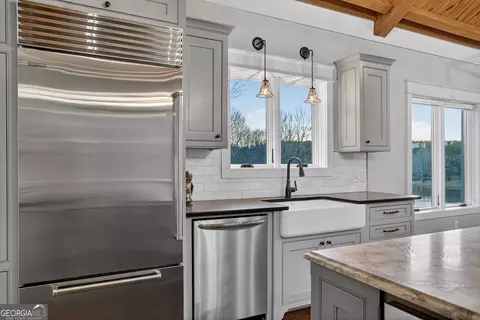Kitchen - 175 Thornton Rd, Franklin, GA 30217 photo 6 of 9