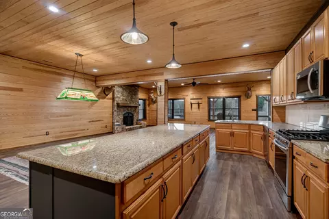 Kitchen - 175 Thornton Rd, Franklin, GA 30217 photo 8 of 9
