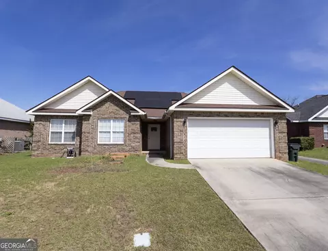 401 Links View Dr, Bonaire, GA 31005