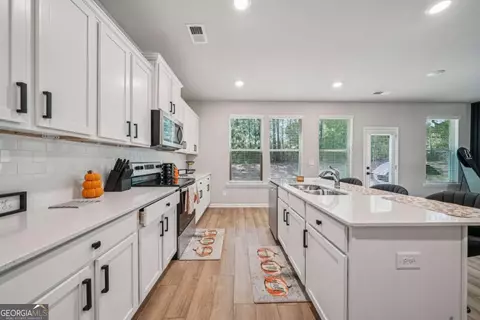 Kitchen - 120 Cabin Way, Hampton, GA 30228 photo 3 of 3