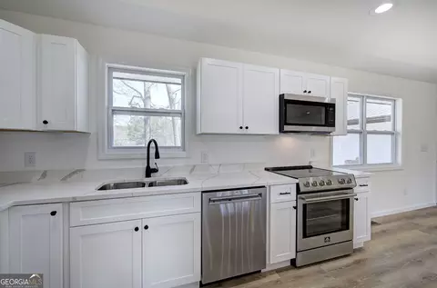 Kitchen - 516 Baxter Rd, Calhoun, GA 30701 photo 4 of 7
