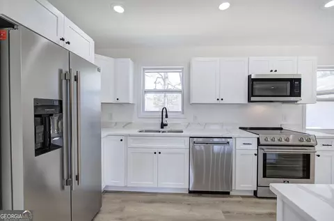 Kitchen - 516 Baxter Rd, Calhoun, GA 30701 photo 2 of 7
