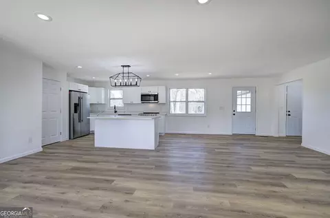 Living - 516 Baxter Rd, Calhoun, GA 30701 photo 2 of 7