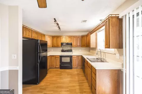 Kitchen - 104 Pebblebrook E, Warner Robins, GA 31088 photo 1 of 3