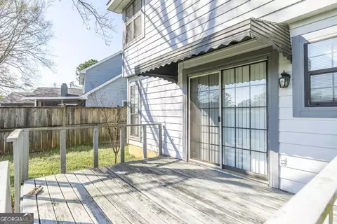 Exterior - 104 Pebblebrook E, Warner Robins, GA 31088 photo 6 of 10