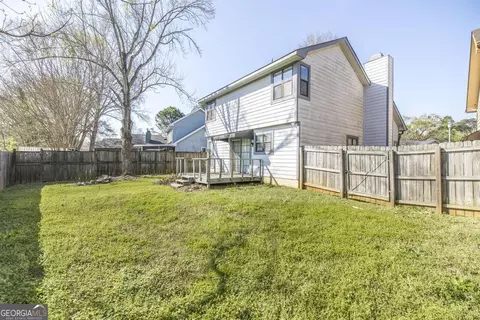 Exterior - 104 Pebblebrook E, Warner Robins, GA 31088 photo 9 of 10