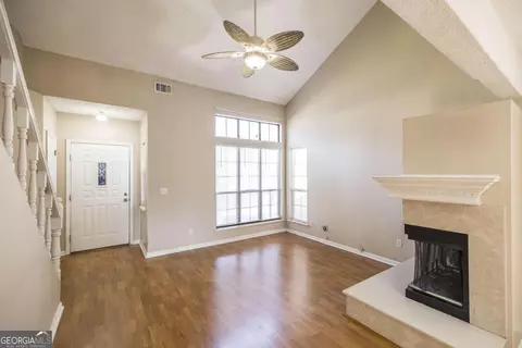 Living - 104 Pebblebrook E, Warner Robins, GA 31088 photo 3 of 6