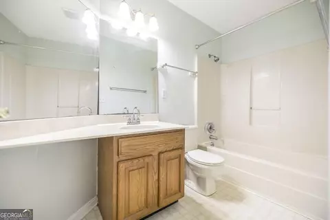 Bath - 104 Pebblebrook E, Warner Robins, GA 31088 photo 2 of 3