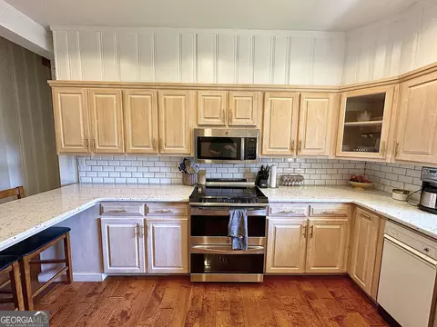 Kitchen - 450 Gordon Cir, Lagrange, GA 30240 photo 4 of 5