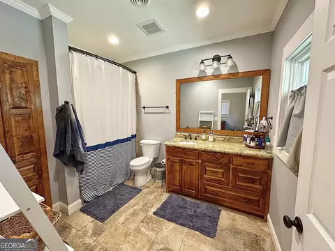 Bath - 450 Gordon Cir, Lagrange, GA 30240 photo 1 of 4