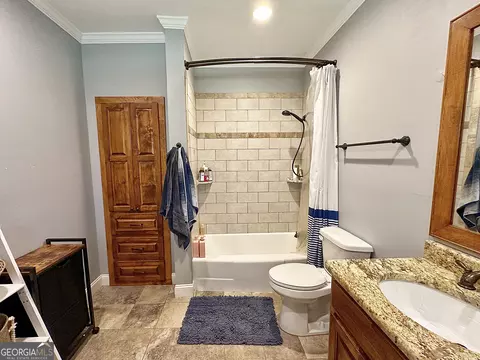 Bath - 450 Gordon Cir, Lagrange, GA 30240 photo 2 of 4