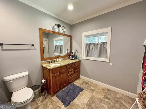 Bath - 450 Gordon Cir, Lagrange, GA 30240 photo 3 of 4