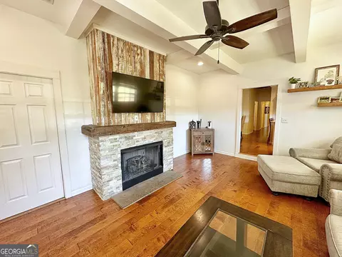 Living - 450 Gordon Cir, Lagrange, GA 30240 photo 3 of 3