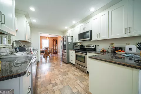 Kitchen - 112 Brookwood Dr, Lagrange, GA 30240 photo 3 of 3