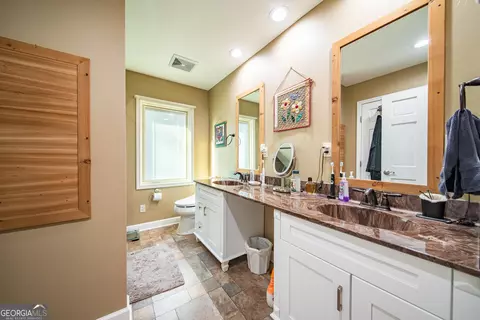 Bath - 112 Brookwood Dr, Lagrange, GA 30240 photo 2 of 4