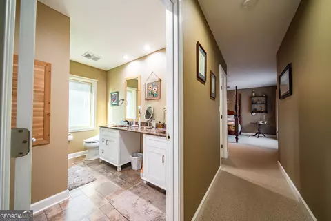 Entry Way - 112 Brookwood Dr, Lagrange, GA 30240 photo 4 of 5
